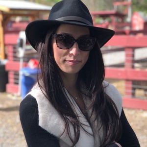 Meet your Posher, Danielle